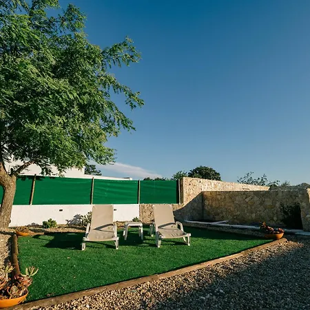 Tree House - Casa Laranjeira בית נופש *